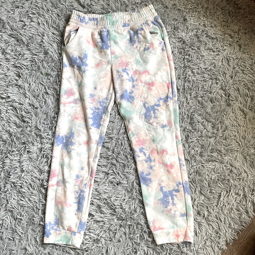 These are sweatpants that i no longer wear, they are washes and clean.